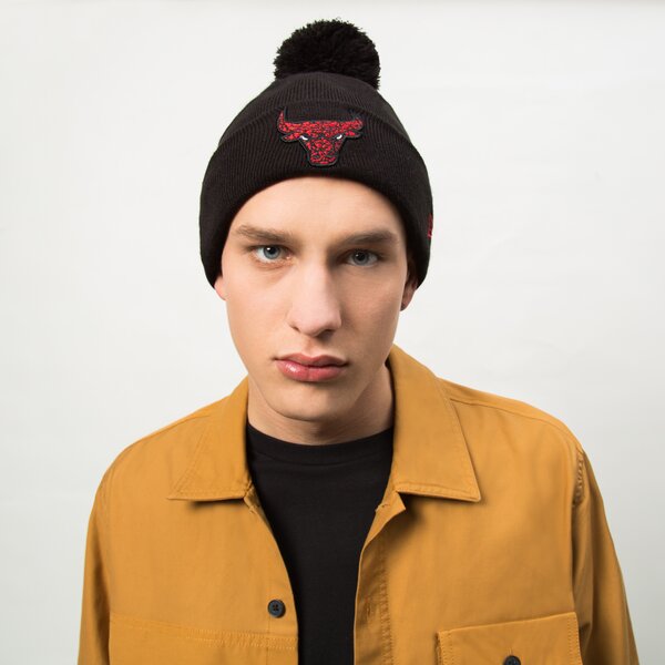 Vīriešu ziemas cepure NEW ERA CEPURE INFILL BOBBLE BEANIE BULLS BLK CHICAGO BULLS 60284992 krāsa melna