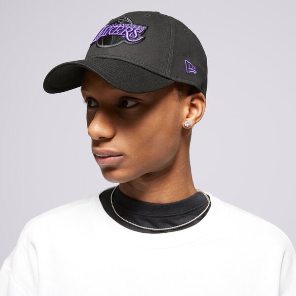 Sieviešu cepure ar nagu NEW ERA CEPURE SIDE PATCH 940 LAKERS LOS ANGELES LAKERS 60435127 krāsa melna