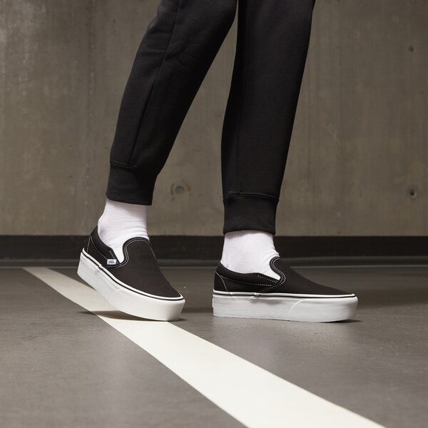 Sporta apavi sievietēm VANS UA CLASSIC SLIP-ON STACKFORM vn0a7q5rbmx1 krāsa melna