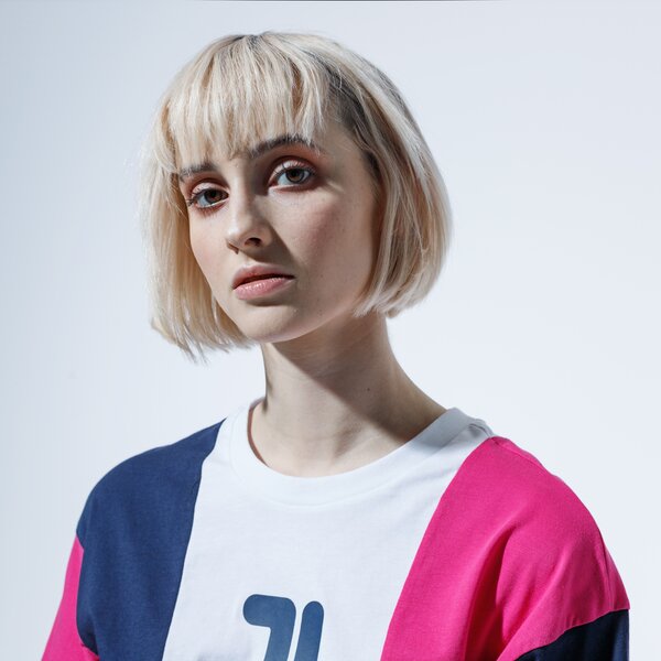 Krekli sievietēm FILA T-SHIRT BAI CROPPED TEE 687492a222 krāsa tumši zila