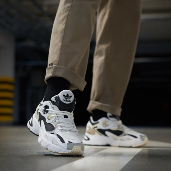 Sporta apavi bērniem AIR JORDAN 11 CMFT LOW GS dv3477-100 krāsa balta