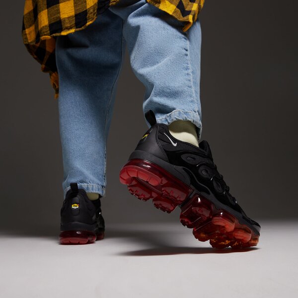 Sporta apavi vīriešiem NIKE AIR VAPORMAX PLUS cv1645-001 krāsa melna