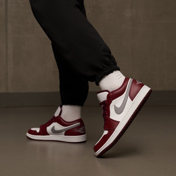 Sporta apavi vīriešiem AIR JORDAN 1 LOW  553558-615 krāsa bordo