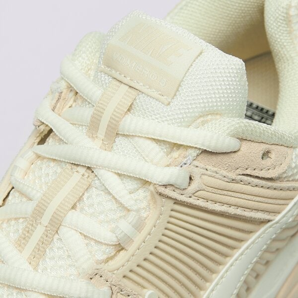 Sporta apavi sievietēm NIKE W ZOOM VOMERO 5 hq0458-200 krāsa bēša