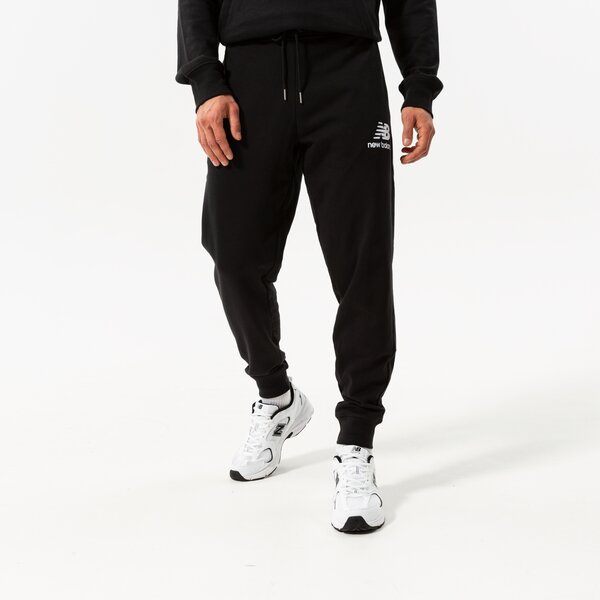 Vīriešu bikses NEW BALANCE BIKSES NB ESSENTIALS STACKED LOGO SWEATPANT mp03558bk krāsa melna