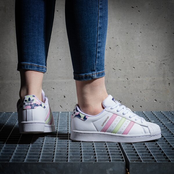 Sporta apavi bērniem ADIDAS SUPERSTAR J  gy3330 krāsa balta