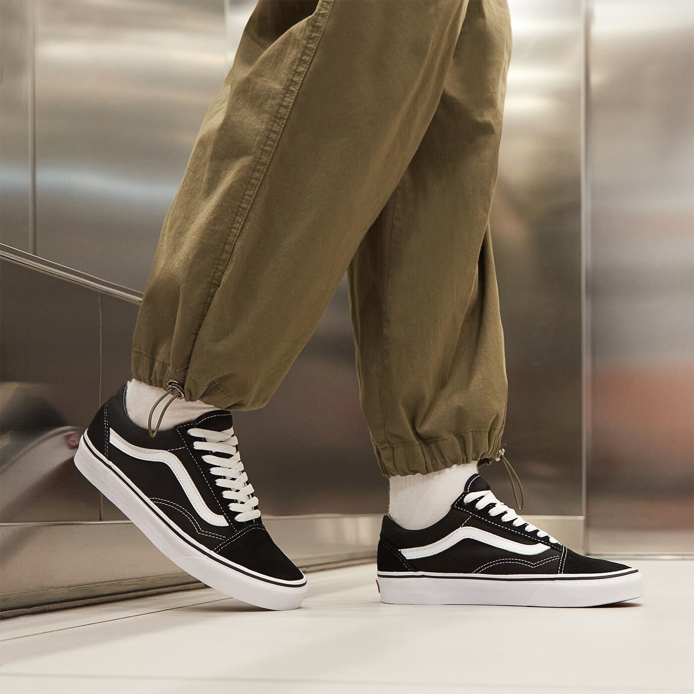 VANS OLD SKOOL VN000D3HY281 Sieviet m Kr sa melna Stil gi Sporta apavi Vans Apavi Interneta veikal Sizeer.lv