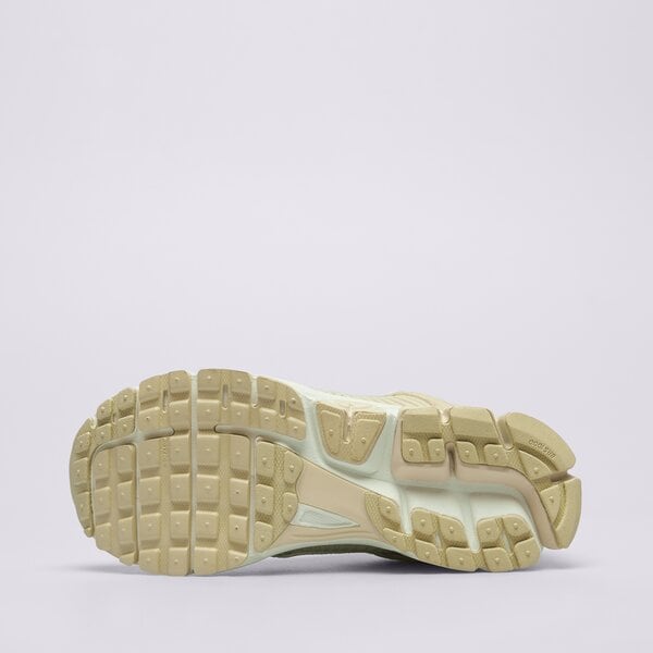 Sporta apavi sievietēm NIKE W ZOOM VOMERO 5 hq0458-200 krāsa bēša