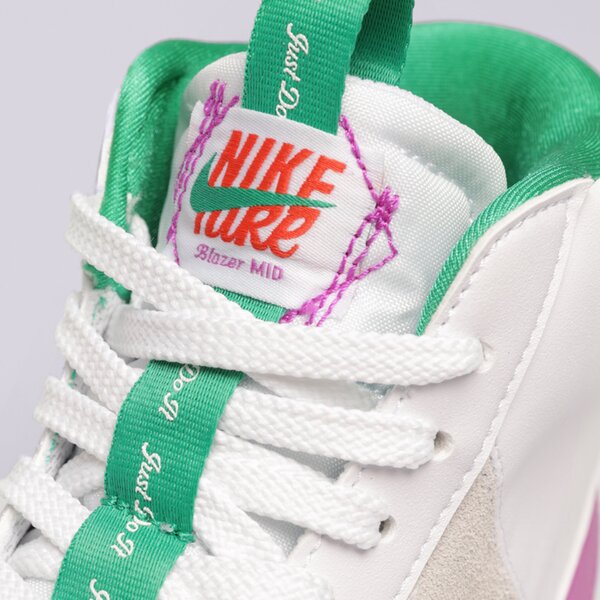 Sporta apavi bērniem NIKE BLAZER MID '77 SE D dq6084-101 krāsa balta