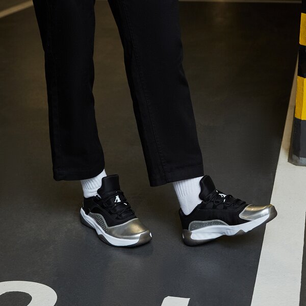 Sporta apavi sievietēm WMNS AIR JORDAN 11 CMFT LOW  dv2629-001 krāsa melna