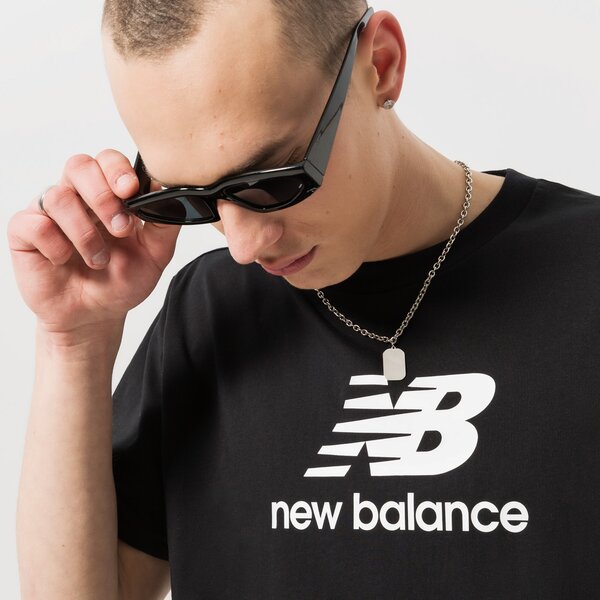 Vīriešu t krekli NEW BALANCE T-SHIRT NB ESSENTIALS LOGO TEE mt31541bk krāsa melna