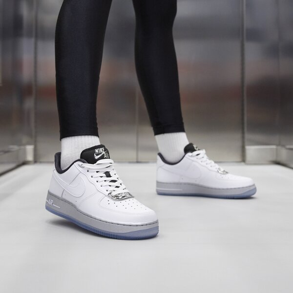 Sporta apavi sievietēm NIKE WMNS AIR FORCE 1 '07 SE dx6764-100 krāsa balta