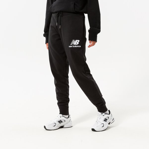 Vīriešu bikses NEW BALANCE BIKSES NB ESSENTIALS STACKED LOGO SWEATPANT mp03558bk krāsa melna