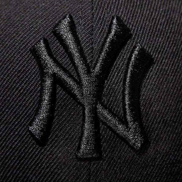 Sieviešu cepure ar nagu NEW ERA CEPURE BLACK ON BLACK NY YANKEES 10000103 krāsa melna