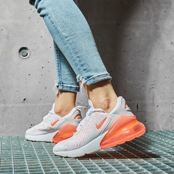Sporta apavi sievietēm NIKE WMNS AIR MAX 270 ESS dh3895-100 krāsa balta
