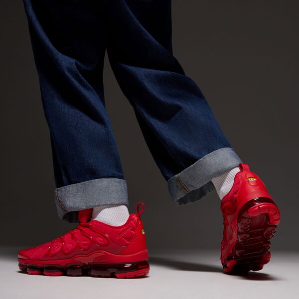 Sporta apavi vīriešiem NIKE AIR VAPORMAX PLUS cw6973-600 krāsa sarkana