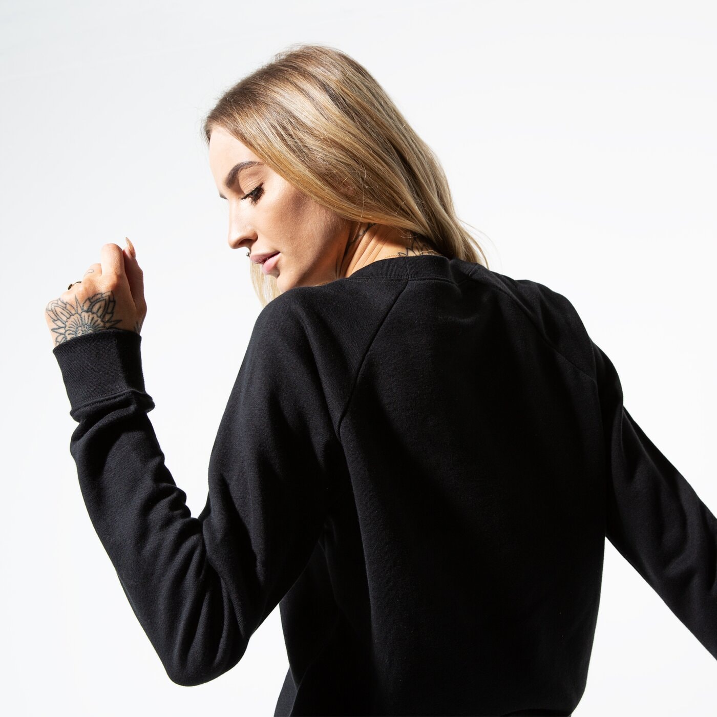 Sieviešu džemperis NIKE DŽEMPERIS W NSW ESSNTL CREW FLC HBR bv4112-010 krāsa melna
