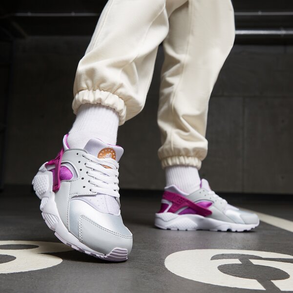 Sporta apavi bērniem NIKE HUARACHE RUN (GS) 654275-046 krāsa pelēka