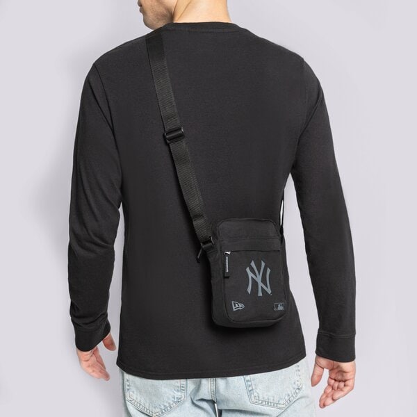 Sieviešu gurnu soma NEW ERA SOMINA MLB SIDE BAG NEYYAN BLKBLK NEW YORK YANKEES B 12145422 krāsa melna