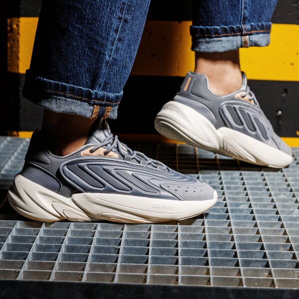 Sporta apavi sievietēm ADIDAS OZELIA WOMEN'S  gy6195 krāsa melna