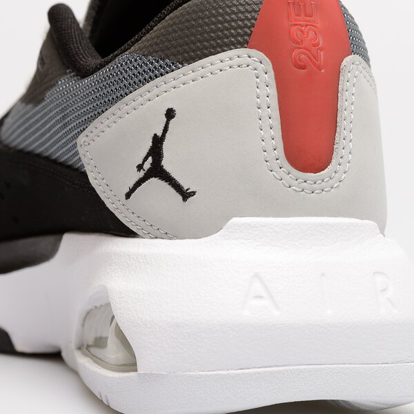Sporta apavi bērniem JORDAN AIR 200E (GS) dm9677-060 krāsa melna