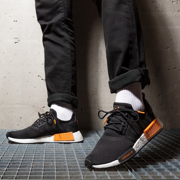 Sporta apavi vīriešiem ADIDAS NMD_R1 gy8317 krāsa melna