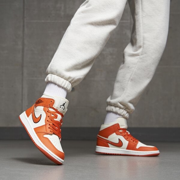 Sporta apavi sievietēm AIR JORDAN 1 MID SE dv1302-100 krāsa oranža