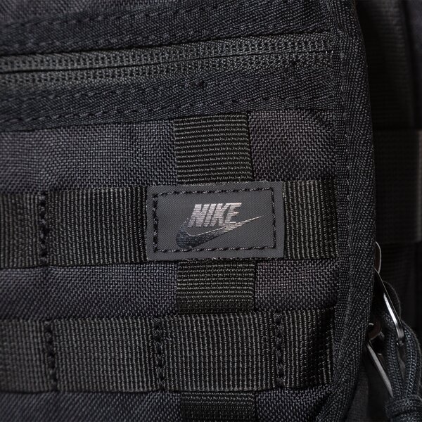 Sieviešu soma NIKE SOMINA NIKE SPORTSWEAR RPM cq3817-010 krāsa melna
