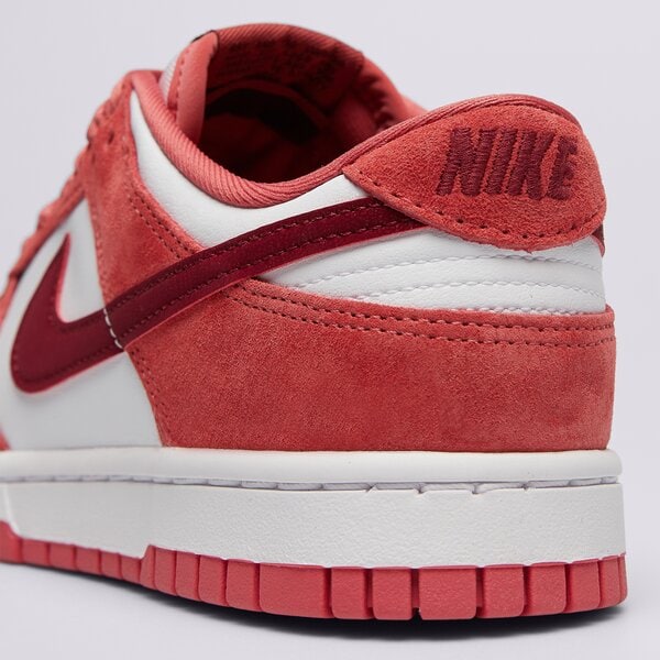 Sporta apavi sievietēm NIKE DUNK LOW  fq7056-100 krāsa sarkana