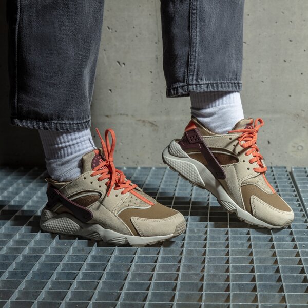 Sporta apavi sievietēm NIKE AIR HUARACHE SP dq9319-200 krāsa bēša