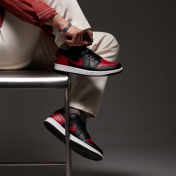 Sporta apavi vīriešiem AIR JORDAN 1 LOW  553558-067 krāsa melna