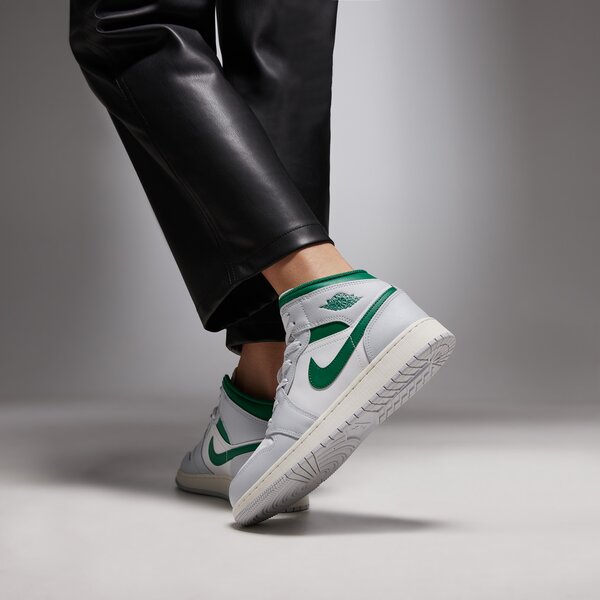 Sporta apavi bērniem JORDAN AIR JORDAN 1 LOW SE hf3188-106 krāsa pelēka