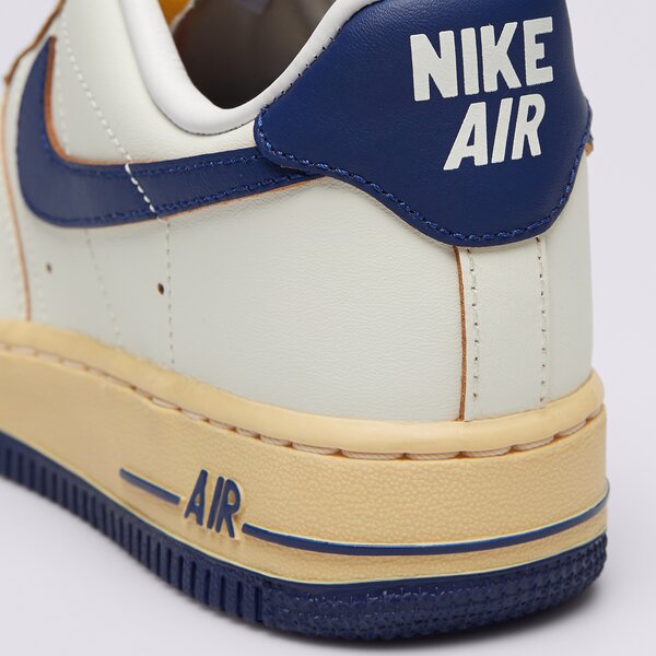 Sporta apavi sievietēm NIKE WMNS AIR FORCE 1 '07 fq8103-133 krāsa krēmīga