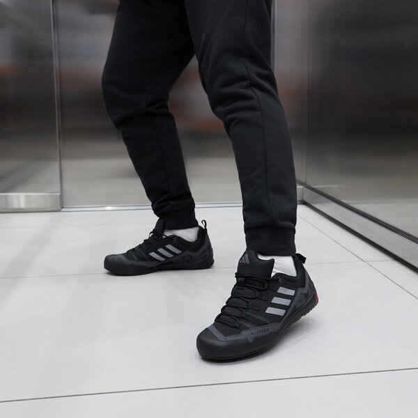 Ziemas zābaki vīriešiem ADIDAS TERREX SWIFT SOLO 2 ie6901 krāsa melna