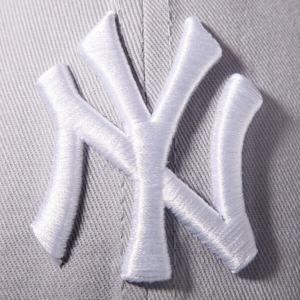 Sieviešu cepure ar nagu NEW ERA MLB 9FORTY NEW YORK YANKEES CAP GRAY/WHITE 10531940 krāsa pelēka