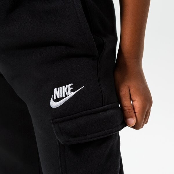 Bērnu bikses NIKE CLUB FLEECE CARGO JOGGERS JUNIOR BOY cq4298-010 krāsa melna