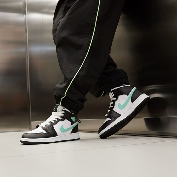 Sporta apavi bērniem AIR JORDAN 1 MID  dq8423-103 krāsa balta