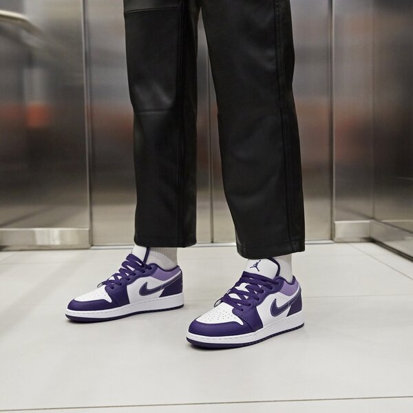 Sporta apavi bērniem AIR JORDAN 1 LOW  553560-515 krāsa violeta