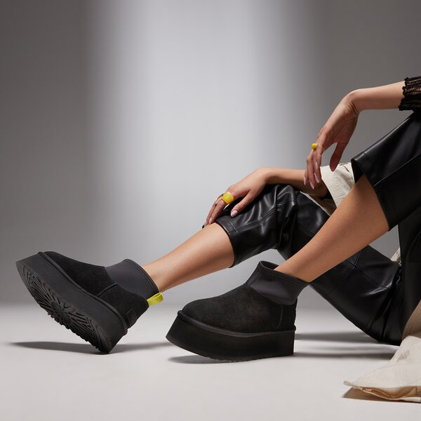 Casual sievietēm UGG W CLASSIC MINI DIPPER 1168170-blk krāsa melna