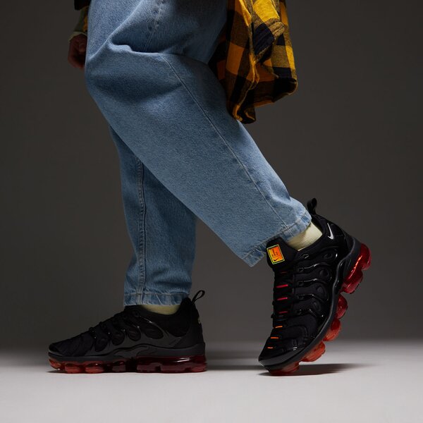 Sporta apavi vīriešiem NIKE AIR VAPORMAX PLUS cv1645-001 krāsa melna