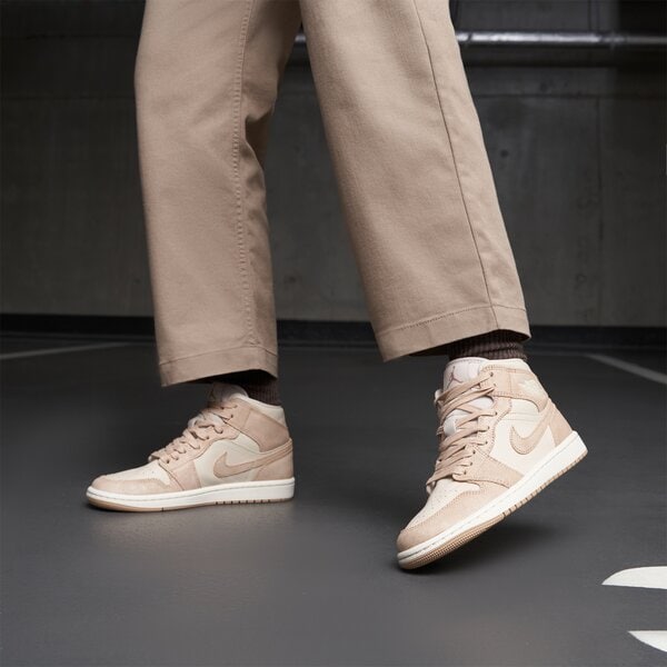 Sporta apavi sievietēm WMNS AIR JORDAN 1 MID SE fj3448-200 krāsa bēša