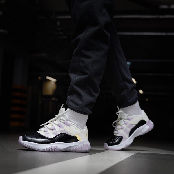 Sporta apavi bērniem AIR JORDAN 11 CMFT LOW GS dv3477-100 krāsa balta