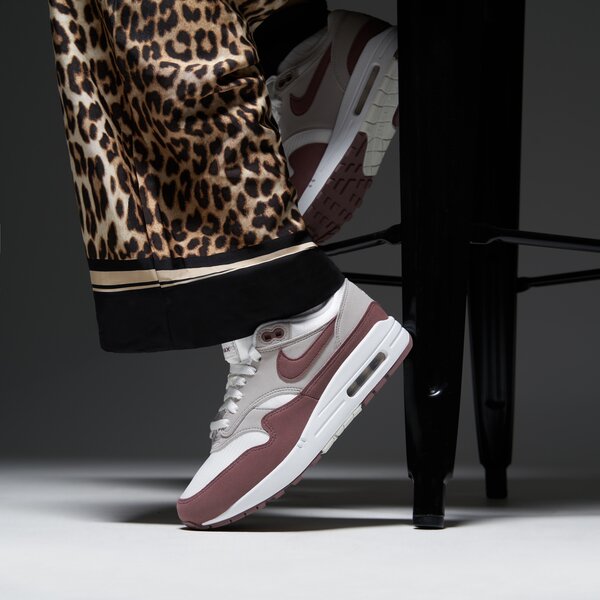 Sporta apavi sievietēm NIKE AIR MAX 1  dz2628-104 krāsa krēmīga