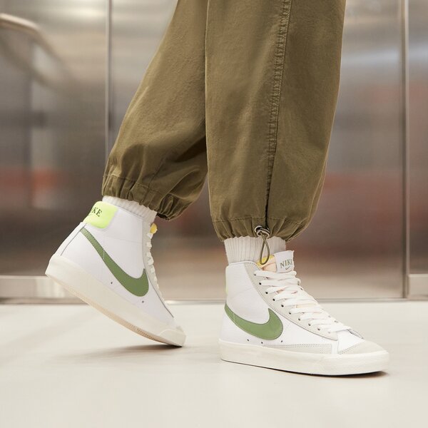 Sporta apavi sievietēm NIKE WMNS BLAZER MID '77  fj4740-100 krāsa balta