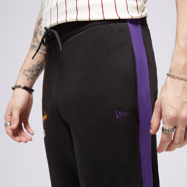 Vīriešu bikses NEW ERA BIKSES SCRIPT JOGGER LAKERS LOS ANGELES LAKERS 60332192 krāsa melna