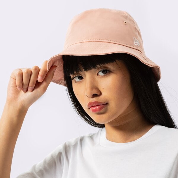  NEW ERA PLATMALE WMNS NE ESS BUCKET BSK NEW ERA BSK 60222498 krāsa koraļļu