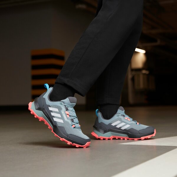 Pārgājienu apavi sievietēm ADIDAS TERREX AX4 W gv7506 krāsa pelēka