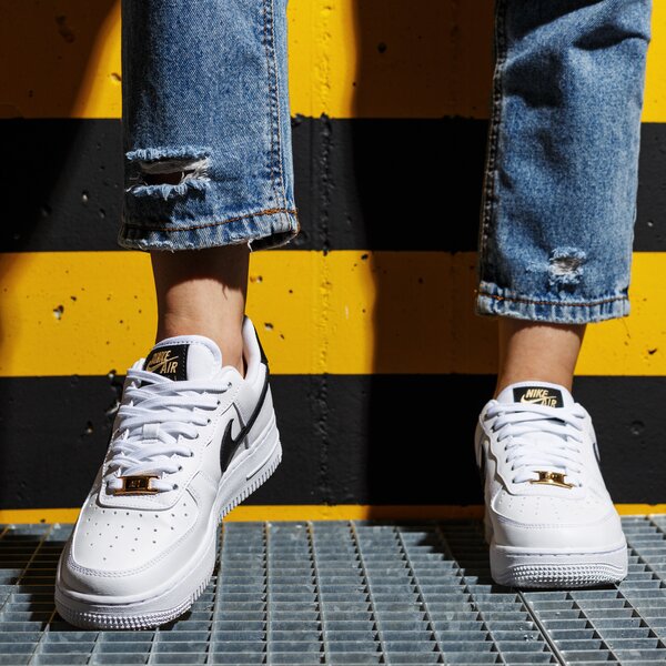 Sporta apavi sievietēm NIKE AIR FORCE 1 '07 ESSENTIAL cz0270-102 krāsa balta