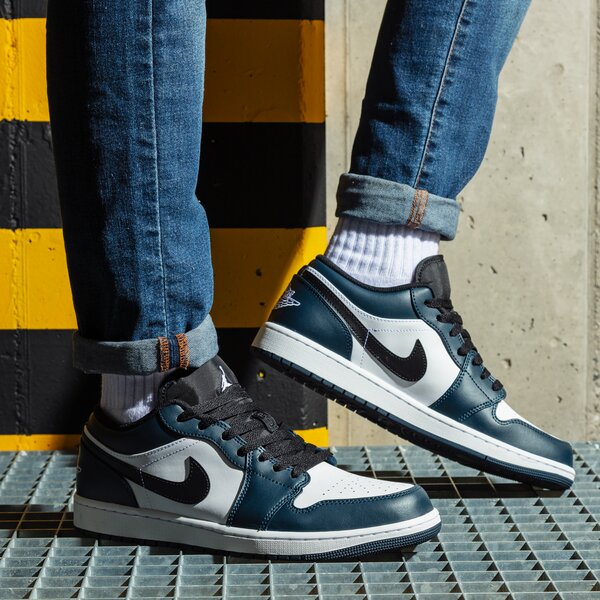 Sporta apavi vīriešiem AIR JORDAN 1 LOW  553558-411 krāsa tumši zila