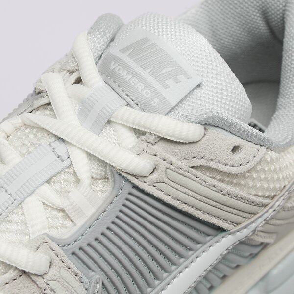 Sporta apavi sievietēm NIKE W ZOOM VOMERO 5 hq0458-001 krāsa pelēka